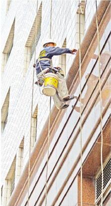 国内高空“蜘蛛人”安全事故频发 急需推广IRATA